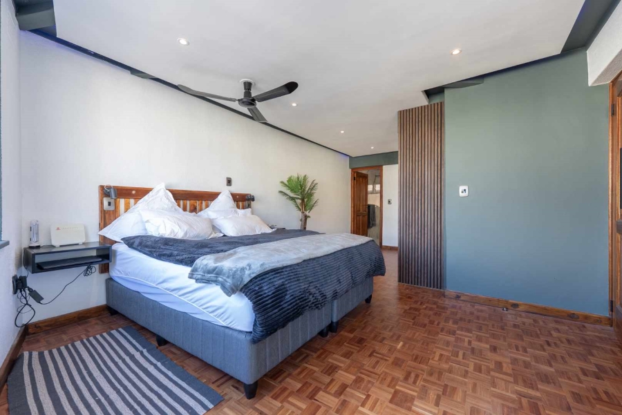 1 Bedroom Property for Sale in Sea Point Western Cape